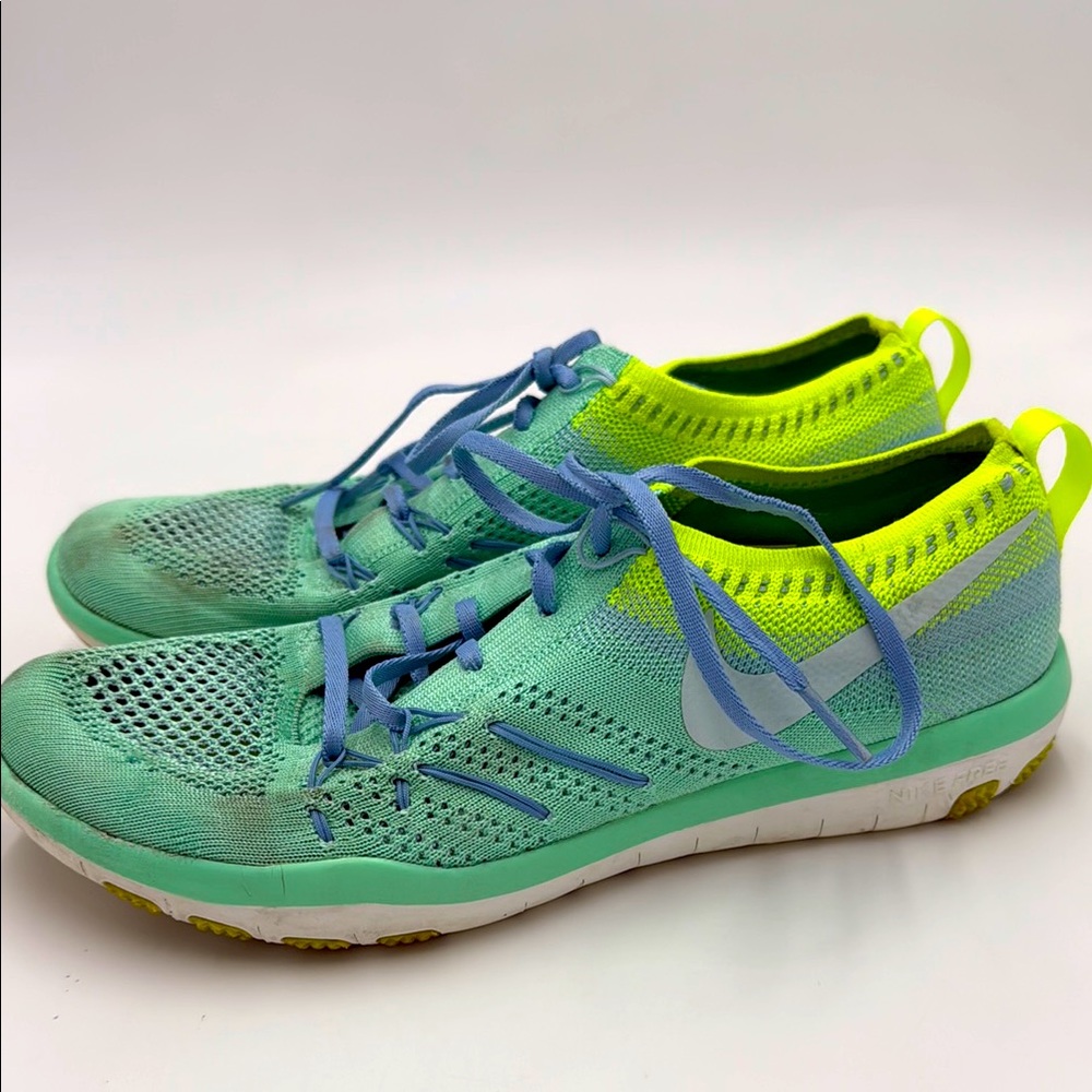Nike Women’s 8 focus flyknit training Shoes